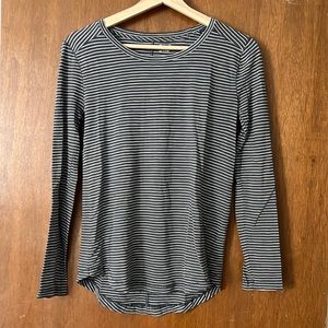XS Madewell long sleeved shirt.